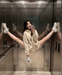 AI生成电梯一字马美女制作教程,条条流量上万,别再在外面被割韭菜了,全流程实操-学习资源社